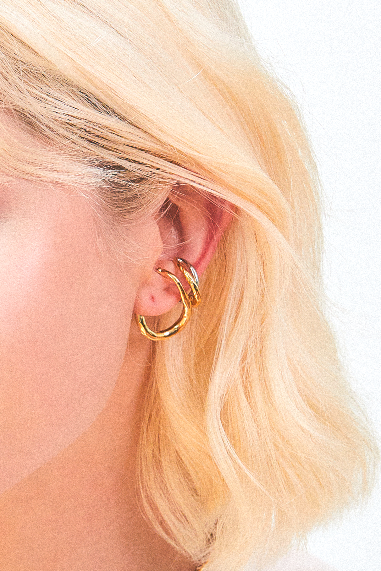Twist Gold Ear Cuff