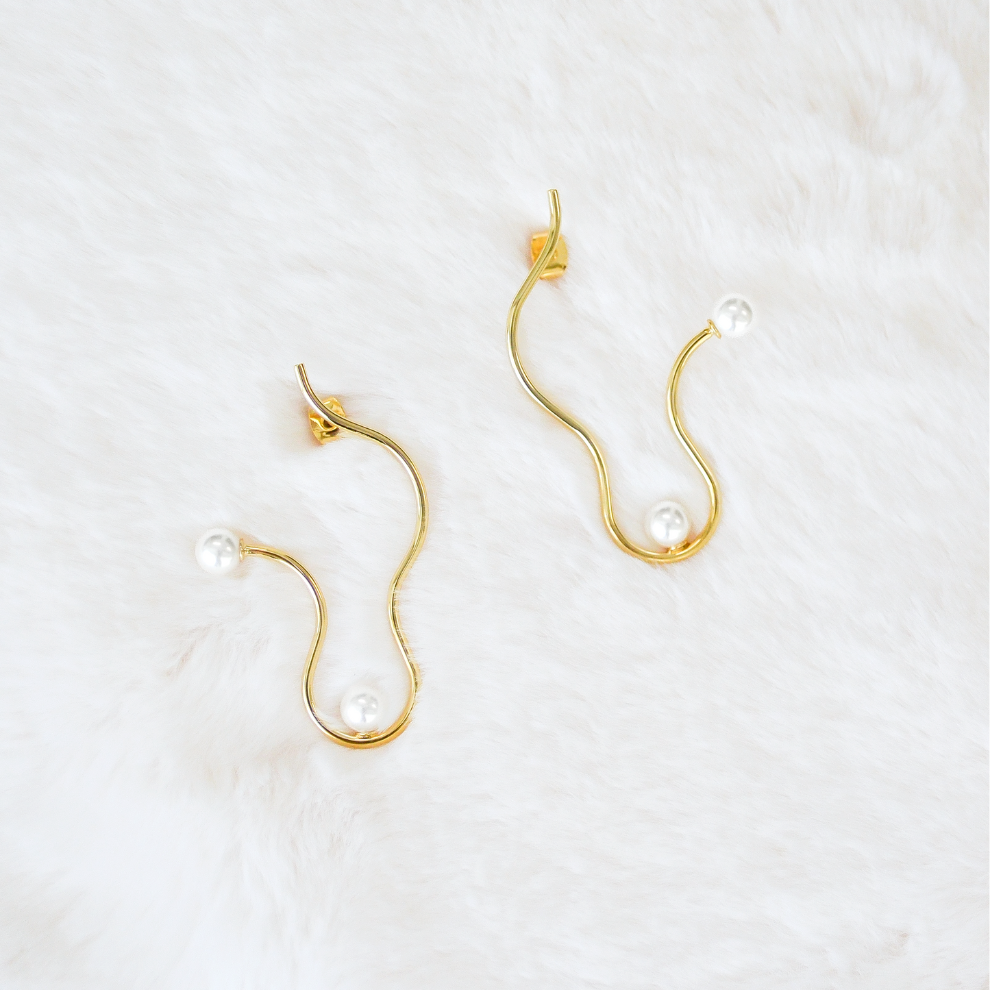 Gold Flow Pearl Earrings