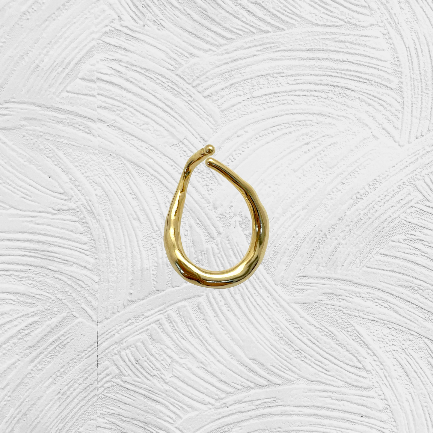 Twist Gold Ear Cuff