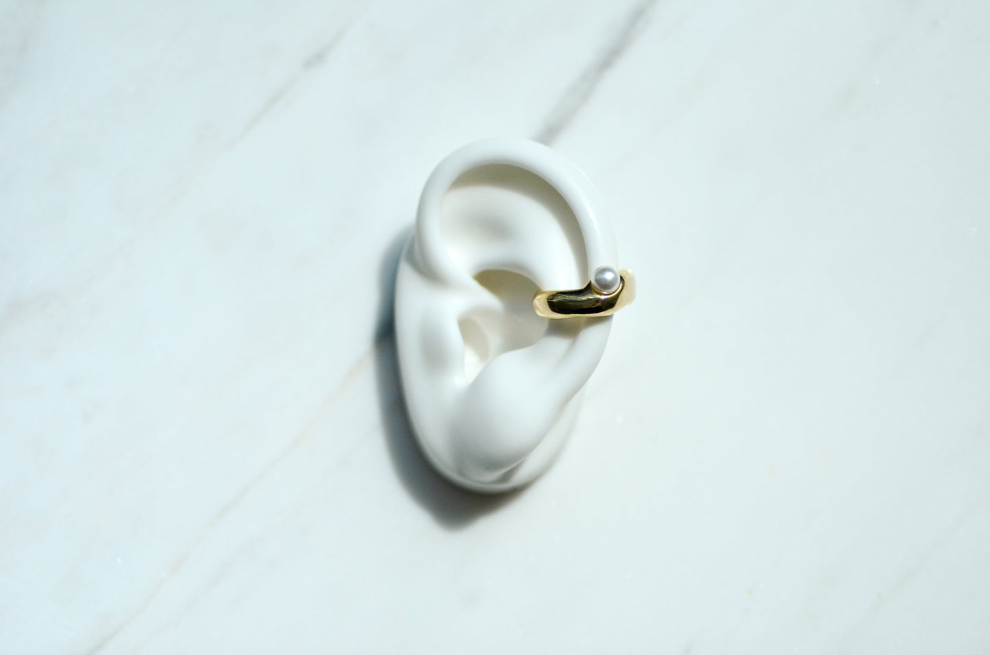 Point Pearl Ear Cuff