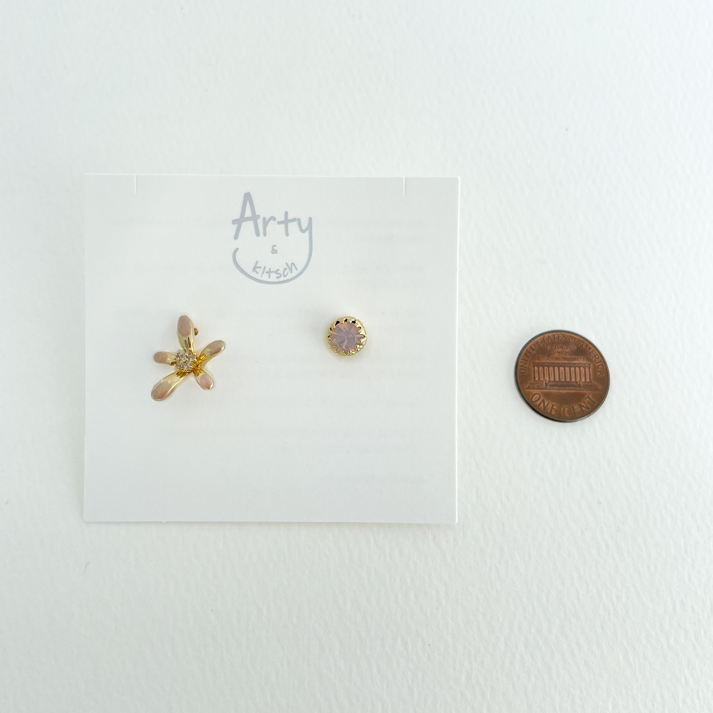 Pearl-shining Flower Mismatched Studs